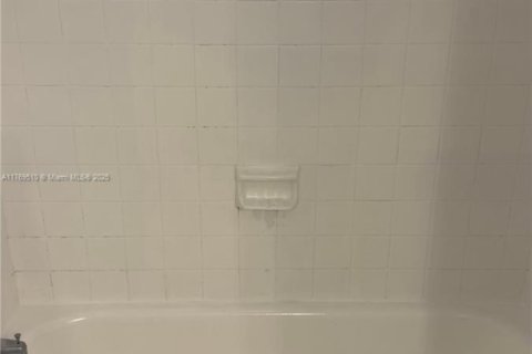 Condo in Tamarac, Florida, 1 bedroom  № 1691277 - photo 4