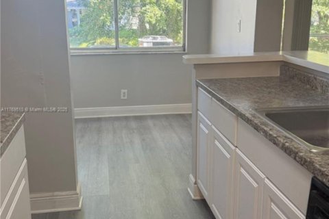 Condo in Tamarac, Florida, 1 bedroom  № 1691277 - photo 7