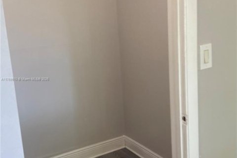 Condo in Tamarac, Florida, 1 bedroom  № 1691277 - photo 14