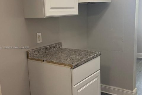 Condo in Tamarac, Florida, 1 bedroom  № 1691277 - photo 8