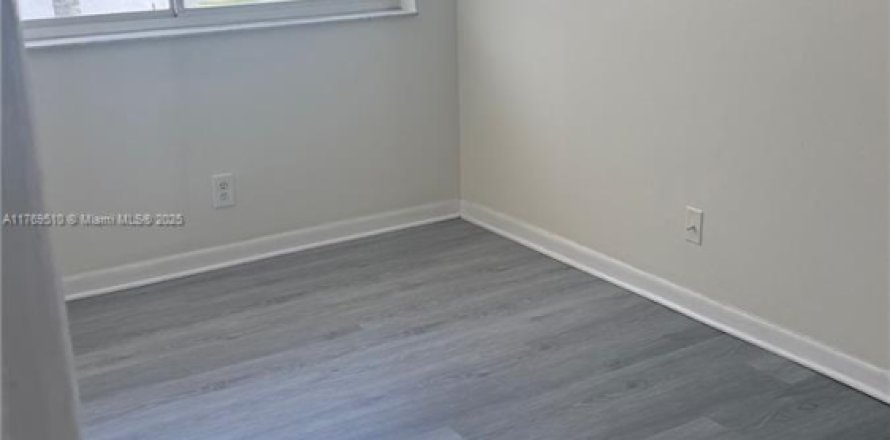 Condo in Tamarac, Florida, 1 bedroom  № 1691277