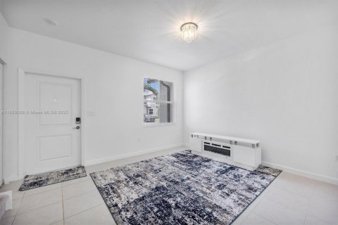 Townhouse in Homestead, Florida 3 bedrooms № 1871940 - photo 15