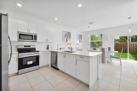 Townhouse in Homestead, Florida 3 bedrooms № 1871940 - photo 1