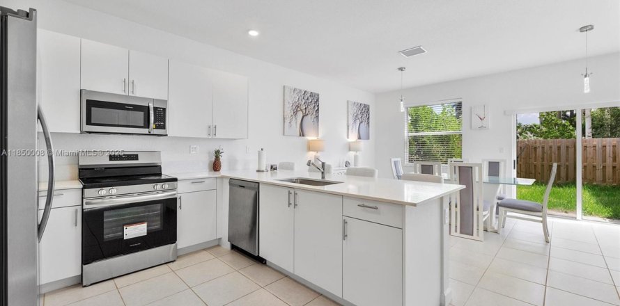 Townhouse in Homestead, Florida 3 bedrooms № 1871940