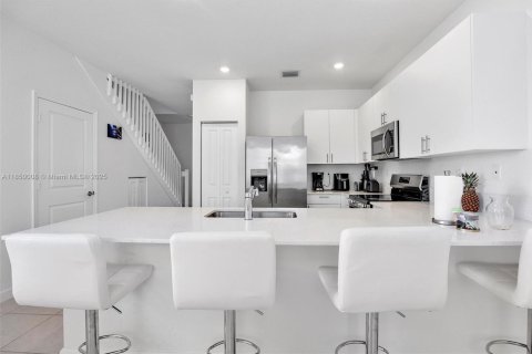 Townhouse in Homestead, Florida 3 bedrooms № 1871940 - photo 9