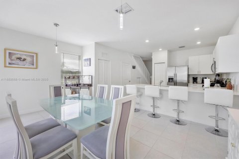 Townhouse in Homestead, Florida 3 bedrooms № 1871940 - photo 8