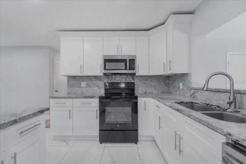 House in Largo, Florida 4 bedrooms, 171.5 sq.m. № 1880881 - photo 20