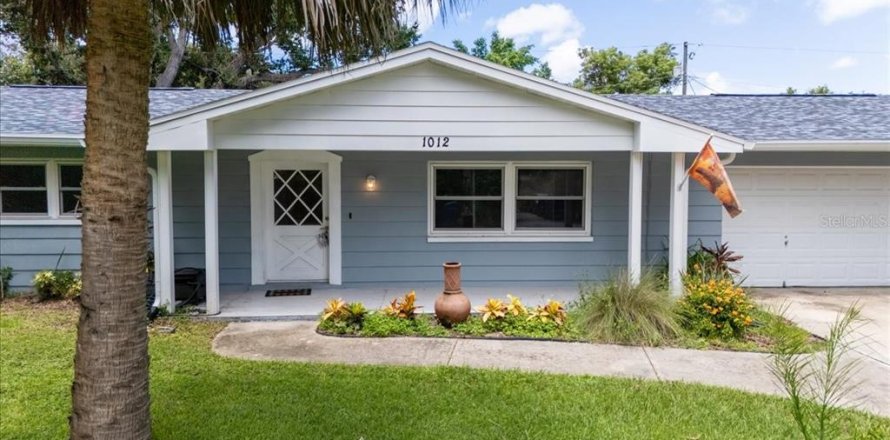 House in Largo, Florida 4 bedrooms, 171.5 sq.m. № 1880881