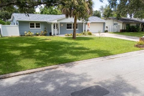 House in Largo, Florida 4 bedrooms, 171.5 sq.m. № 1880881 - photo 4