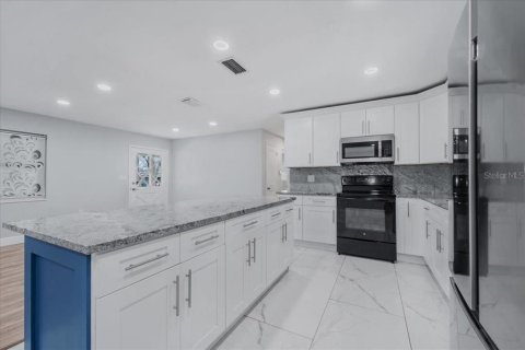 House in Largo, Florida 4 bedrooms, 171.5 sq.m. № 1880881 - photo 18