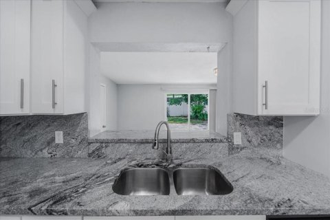 House in Largo, Florida 4 bedrooms, 171.5 sq.m. № 1880881 - photo 21