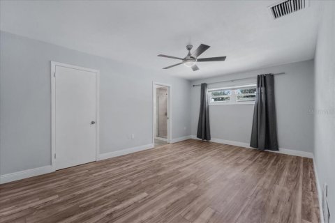 House in Largo, Florida 4 bedrooms, 171.5 sq.m. № 1880881 - photo 29