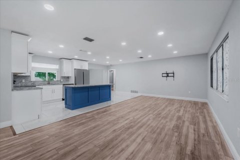 House in Largo, Florida 4 bedrooms, 171.5 sq.m. № 1880881 - photo 13