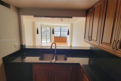 Condominio en alquiler en Miami, Florida, 1 dormitorio, 80.64 m2 № 2025061 - foto 5