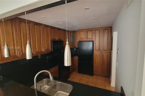 Condominio en alquiler en Miami, Florida, 1 dormitorio, 80.64 m2 № 2025061 - foto 6
