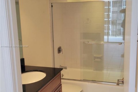 Condominio en alquiler en Miami, Florida, 1 dormitorio, 80.64 m2 № 2025061 - foto 10