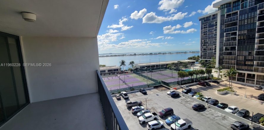 Condominio en Miami, Florida, 1 dormitorio  № 2025061