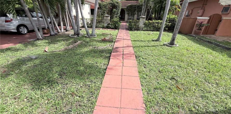 House in Surfside, Florida 3 bedrooms, 136.29 sq.m. № 1971913