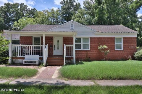 House in Jacksonville, Florida 4 bedrooms, 141.77 sq.m. № 2387371