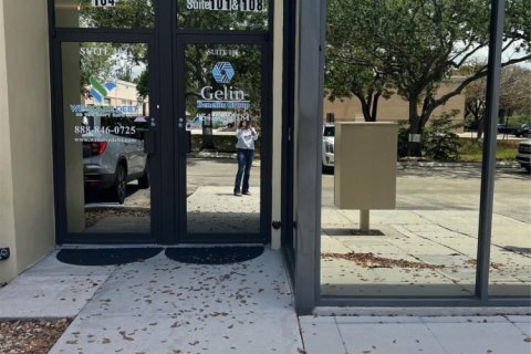 Commercial property in Sunrise, Florida № 1210371 - photo 1