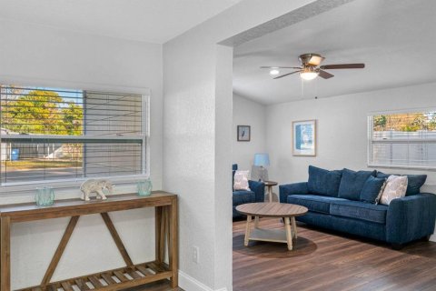 Casa en venta en Saint Petersburg, Florida, 4 dormitorios, 136.94 m2 № 1612360 - foto 6
