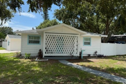 Casa en venta en Saint Petersburg, Florida, 4 dormitorios, 136.94 m2 № 1612360 - foto 2