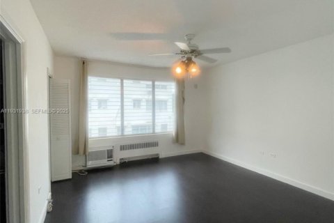 Condo in Bal Harbour, Florida, 1 bedroom  № 1990932 - photo 5