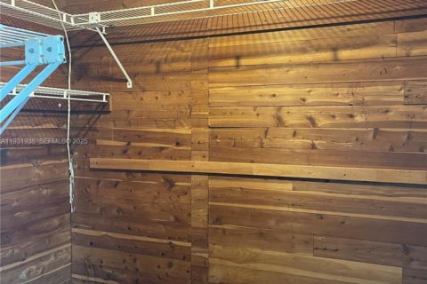 Condo in Bal Harbour, Florida, 1 bedroom  № 1990932 - photo 11