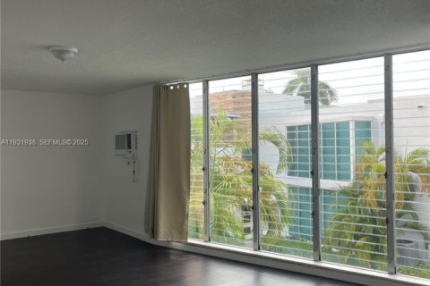 Condo in Bal Harbour, Florida, 1 bedroom  № 1990932 - photo 9