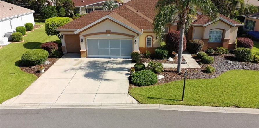 House in Summerfield, Florida 3 bedrooms, 215.9 sq.m. № 1893970