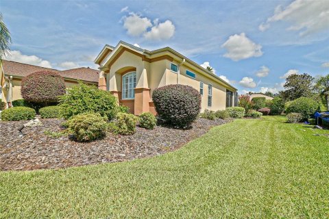 House in Summerfield, Florida 3 bedrooms, 215.9 sq.m. № 1893970 - photo 5