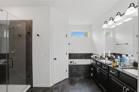 House in Apopka, Florida 6 bedrooms, 284.37 sq.m. № 2202726 - photo 27