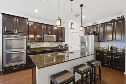 House in Apopka, Florida 6 bedrooms, 284.37 sq.m. № 2202726 - photo 11