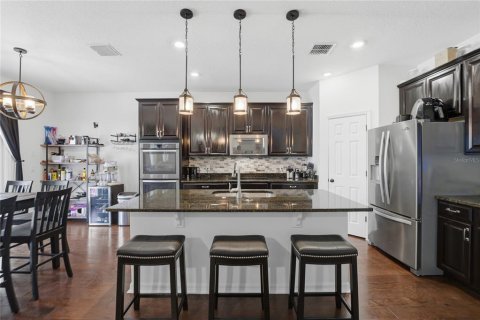 House in Apopka, Florida 6 bedrooms, 284.37 sq.m. № 2202726 - photo 15