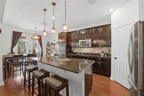 House in Apopka, Florida 6 bedrooms, 284.37 sq.m. № 2202726 - photo 13