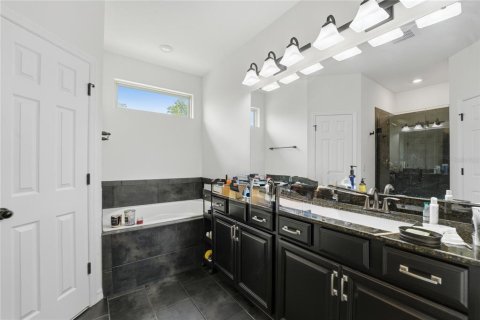 House in Apopka, Florida 6 bedrooms, 284.37 sq.m. № 2202726 - photo 30