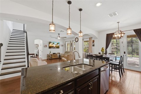 House in Apopka, Florida 6 bedrooms, 284.37 sq.m. № 2202726 - photo 8