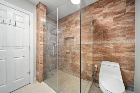 Casa en venta en Hialeah, Florida, 4 dormitorios, 200.67 m2 № 1875663 - foto 18
