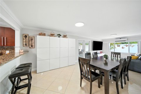 Casa en venta en Hialeah, Florida, 4 dormitorios, 200.67 m2 № 1875663 - foto 6