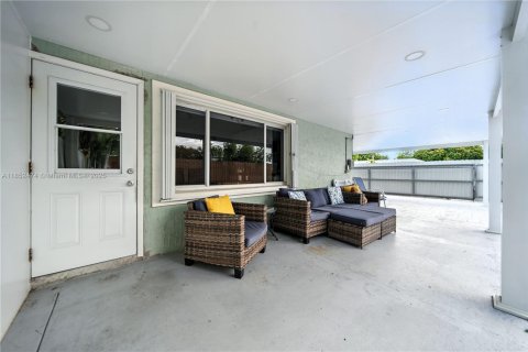 Casa en venta en Hialeah, Florida, 4 dormitorios, 200.67 m2 № 1875663 - foto 29