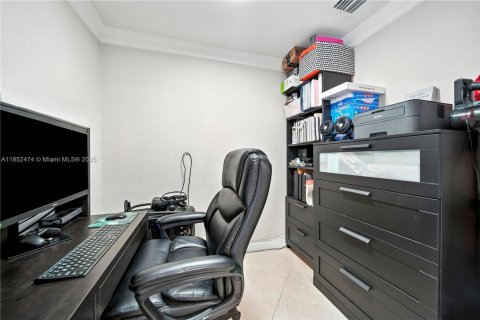 Casa en venta en Hialeah, Florida, 4 dormitorios, 200.67 m2 № 1875663 - foto 9