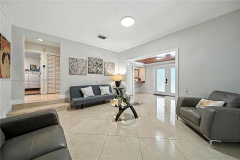 Casa en venta en Hialeah, Florida, 4 dormitorios, 200.67 m2 № 1875663 - foto 3