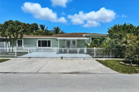 Casa en venta en Hialeah, Florida, 4 dormitorios, 200.67 m2 № 1875663 - foto 1