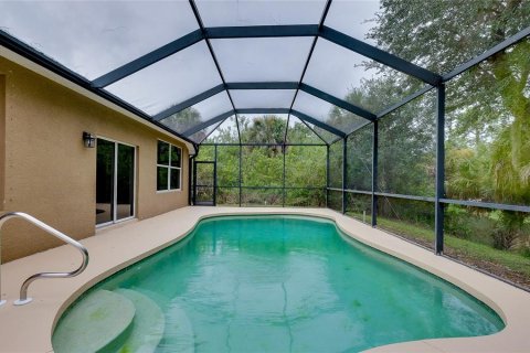 Villa ou maison à vendre à Port Charlotte, Floride: 3 chambres, 195.84 m2 № 2410634 - photo 2