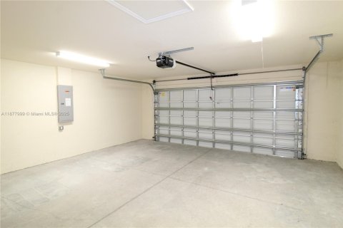Снять в аренду виллу или дом в Лихай-Эйкерс, Флорида 3 спальни, 139.17м2, № 1921547 - фото 12