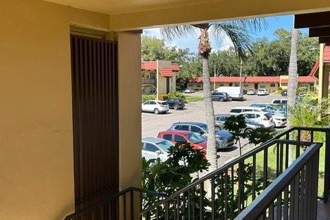 Condo in Largo, Florida, 1 bedroom № 2275767 - photo 5