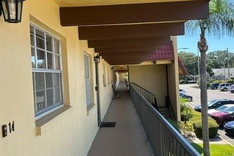 Condo in Largo, Florida, 1 bedroom № 2275767 - photo 4