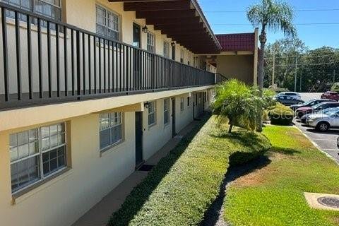 Condo in Largo, Florida, 1 bedroom № 2275767 - photo 6