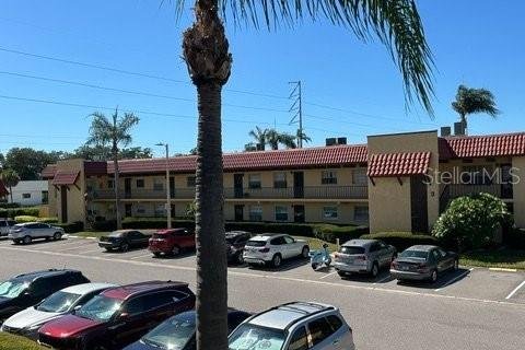 Condo in Largo, Florida, 1 bedroom № 2275767 - photo 7