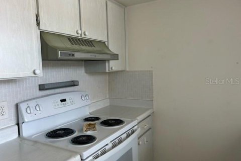 Condo in Largo, Florida, 1 bedroom № 2275767 - photo 17